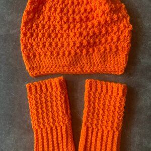 Hand Crocheted Women's Slouchy Beanie Wrist Warmer Set NEW